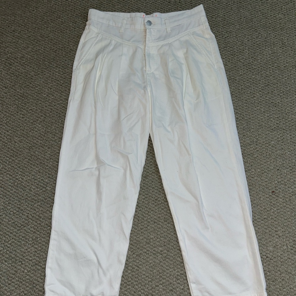 Women’s Sundry pleated white pants